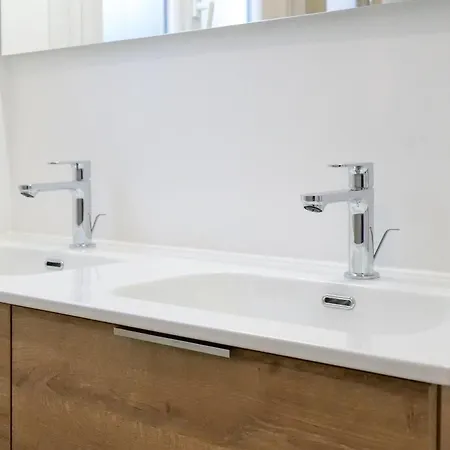 Belle Maison De Avec Piscine - 8 Personnes *