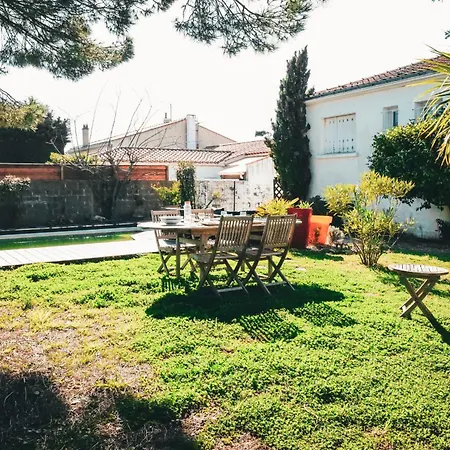 Belle Maison De Avec Piscine - 8 Personnes *